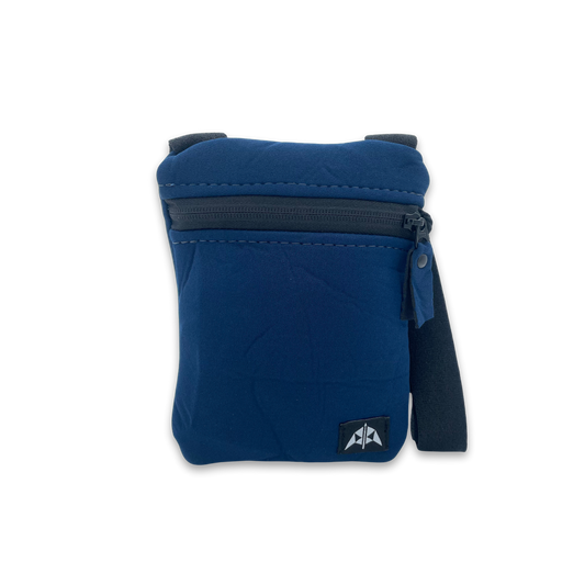 Flat crossbody bag with zipped opening and adjustable strap. Made from navy blue recycled wetsuits.