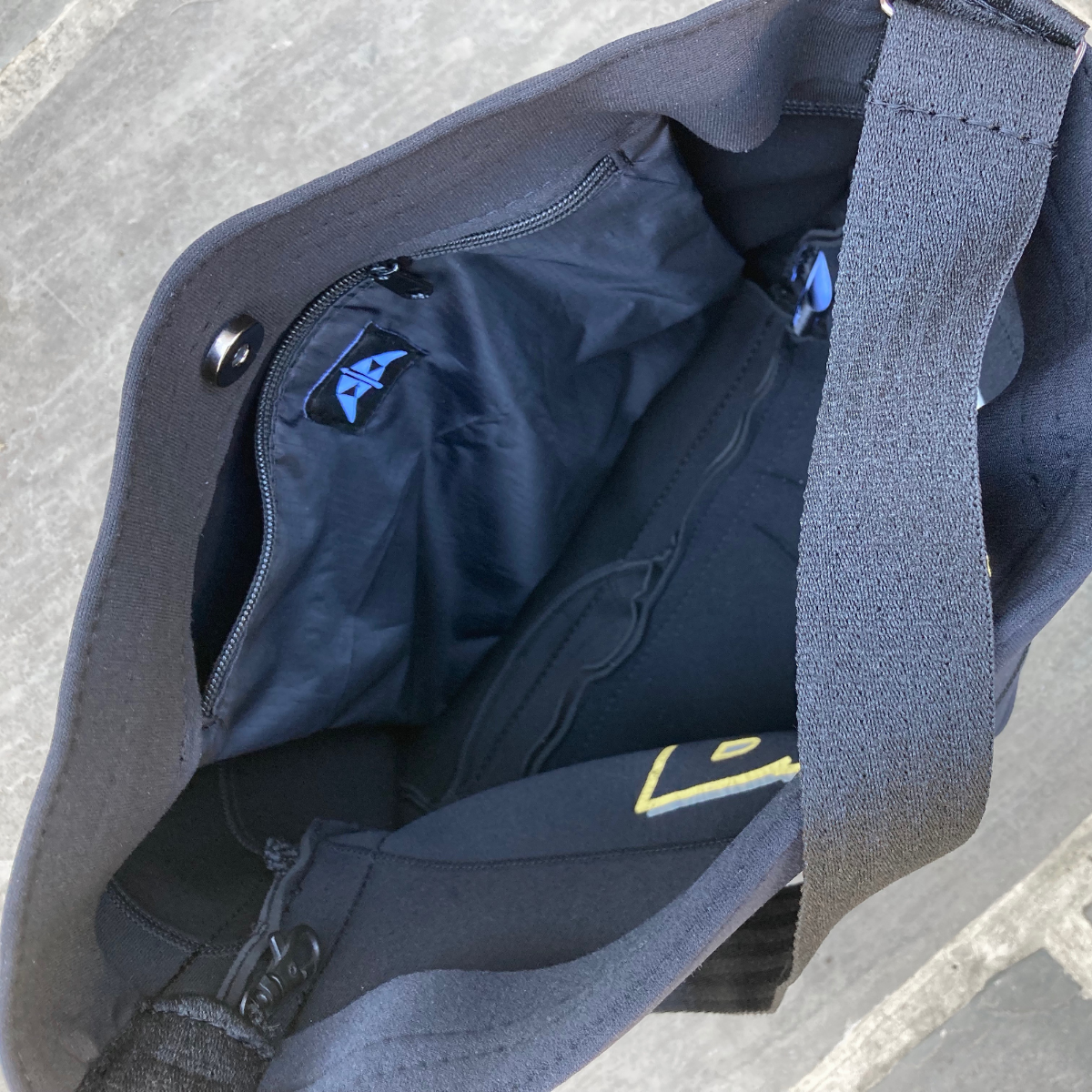 Tote Bag Recycled with interior pocket, adjustable strap and clasp fastening. 